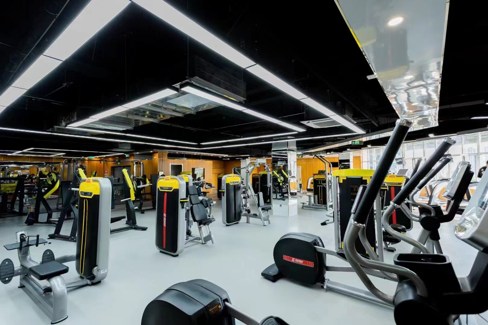 20岁、30岁、40岁不同年龄层男士健身方案